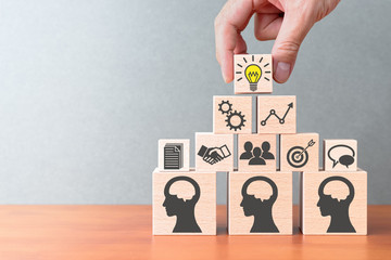 打乒乓球发球时手腕会晃