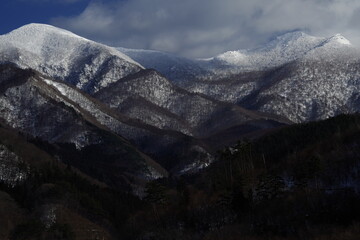 打乒乓球发球时手腕会晃