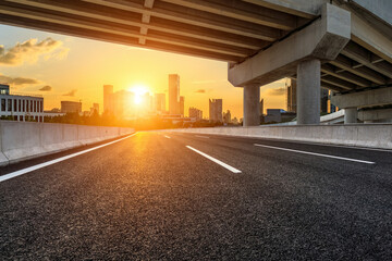 10万以内落地的轿车有哪些车型值得推荐？